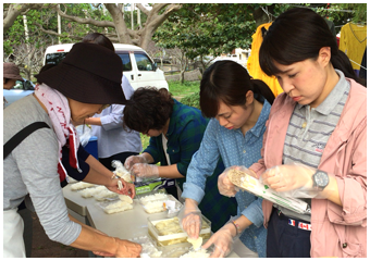 自立支援テント村の様子